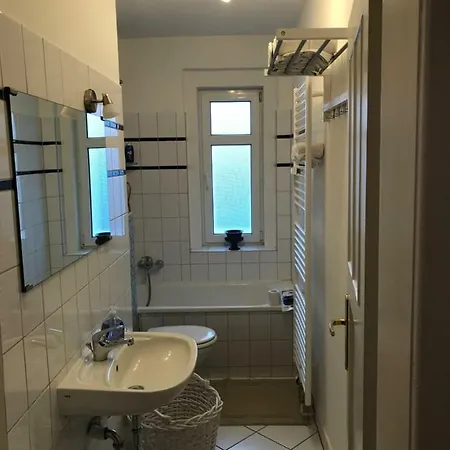 An Der Weissen Mauer 14 1 U 2 *